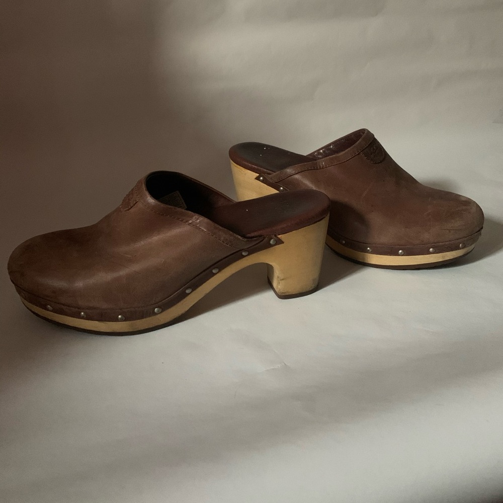 UGG wooden clogs